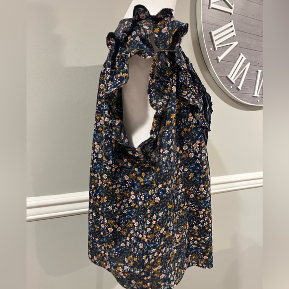 Old Navy Women's Top- Size Medium worn 1x ready to rotate - Picture 7 of 9